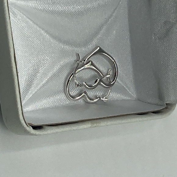10k White Gold Heart Shaped Hoop Earrings - Picture 3 of 4